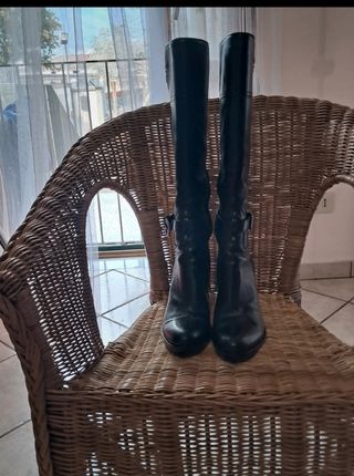 Stivali Prada neri alti
