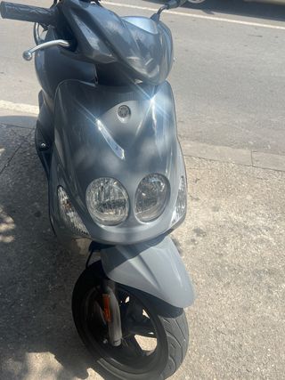 Ciclomotor Yamaha neos gris 2021
22000km