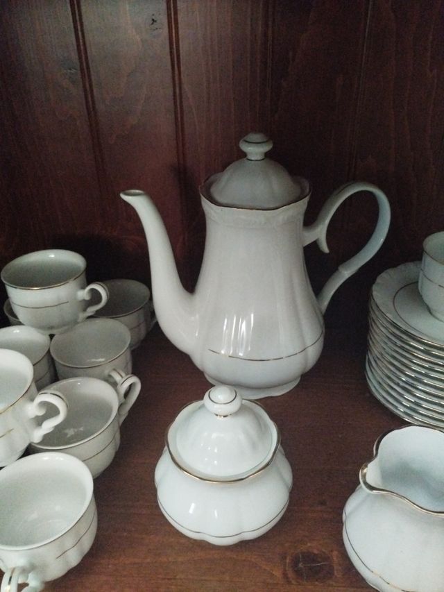 Juego café porcelana blanca - dorado