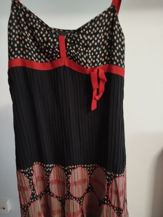 Vestido midi negro y rojo