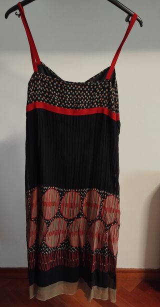 Vestido midi negro y rojo