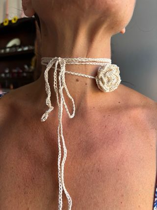 Choker uncinetto fiore bianco