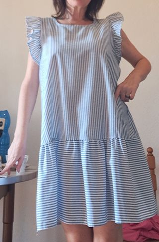 Vestito a righe azzurro e bianco