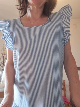 Vestito a righe azzurro e bianco