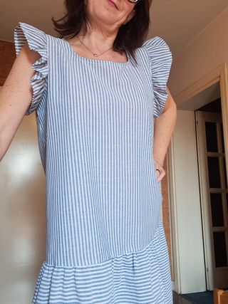 Vestito a righe azzurro e bianco