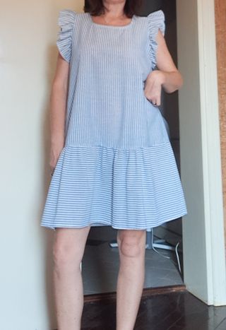 Vestito a righe azzurro e bianco