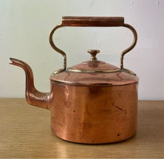 Antigua tetera de cobre, coleccionismo