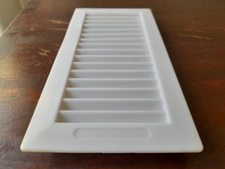 Una rejilla  ventilación plástico 
