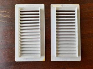 Una rejilla  ventilación plástico 