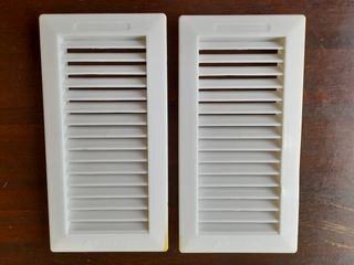 Una rejilla  ventilación plástico 