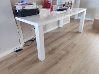 Mesa blanca de comedor, oficina, despacho