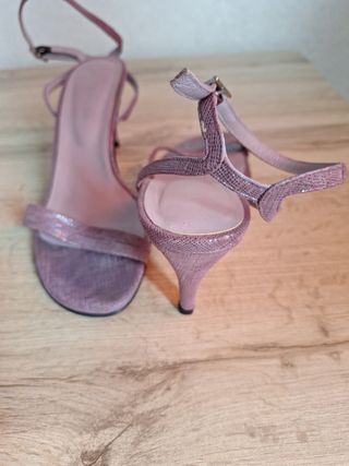Sandalias tacón purpura