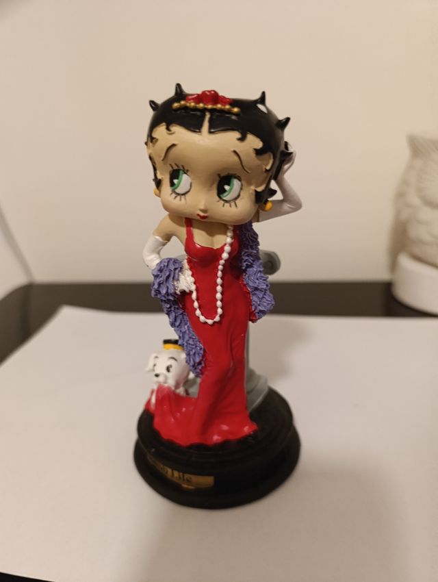 Statuina di Betty boop. È alta circa cm. 15