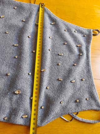 Top gris, Zara, con pedrería