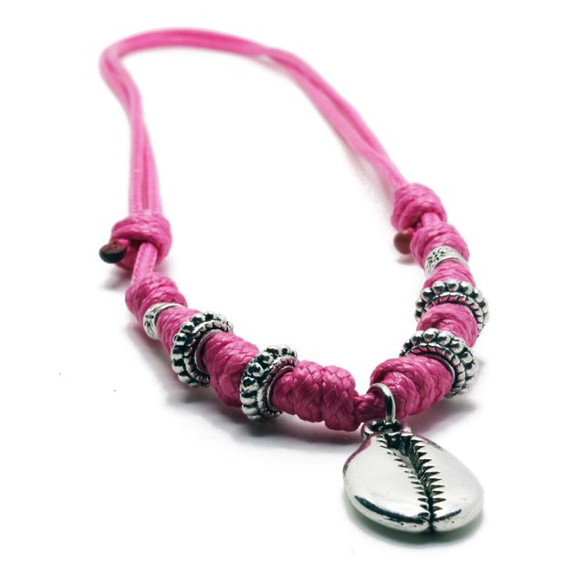 Collar artesanal rosa con nudos y concha cauri