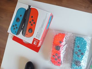 Nintendo Switch - Azul y Rojo