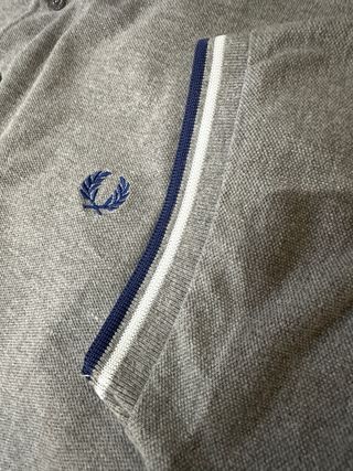 Polo Fred Perry Gris Bordado