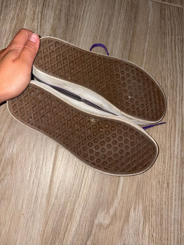 Zapatillas Vans grises y moradas