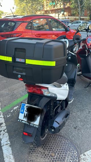 Scooter con Baúl Kymco Agility 125 Plus