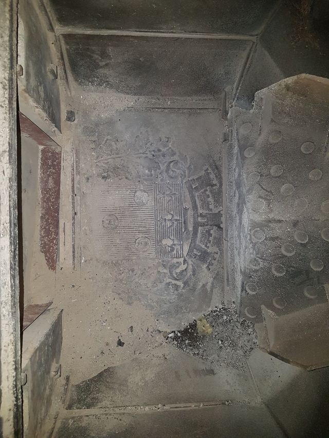 Chimenea antigua Les Radiantes