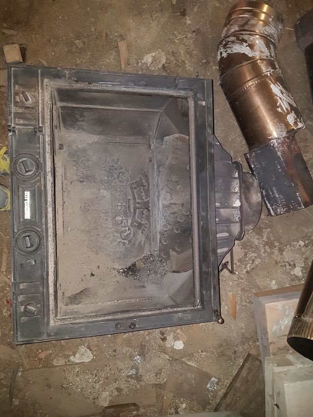 Chimenea antigua Les Radiantes