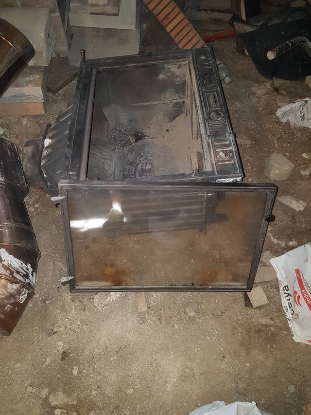 Chimenea antigua Les Radiantes