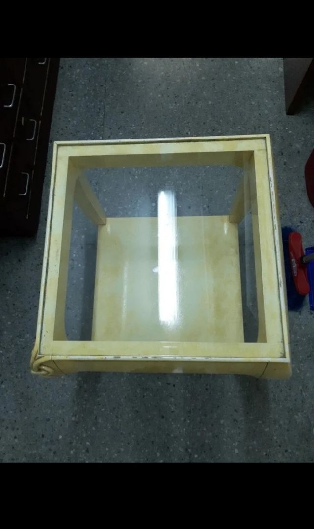 Mesa auxiliar beige cristal