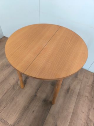 MESA REDNDA EXTENSIBLES CON SILLAS 