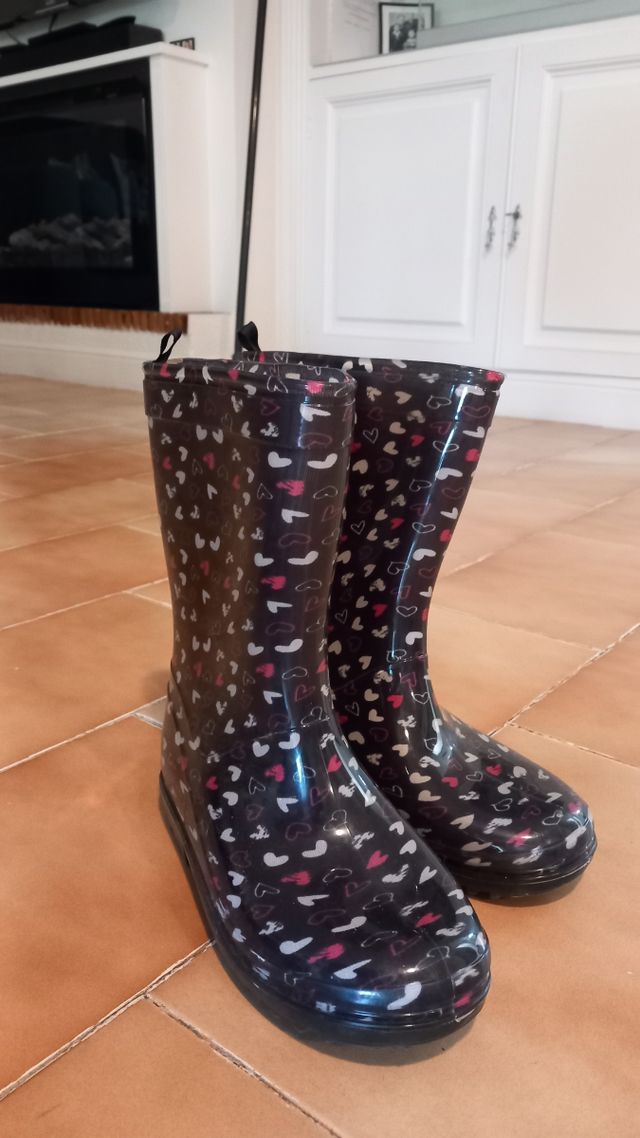 Botas lluvia niña corazones.