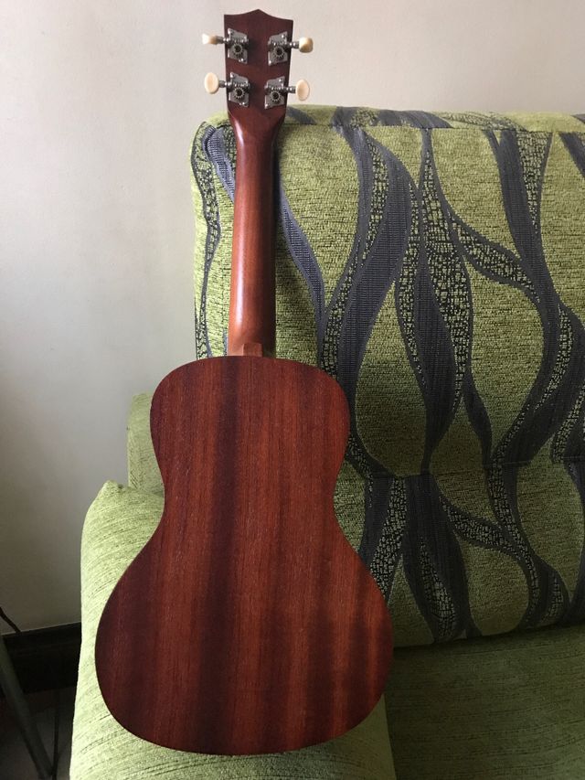 Ukelele Makala Concierto