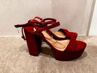 Plataforma Stradivarius rojas / granates