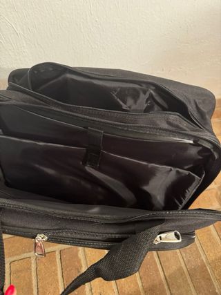 Maletín negro con ruedas