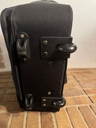 Maletín negro con ruedas