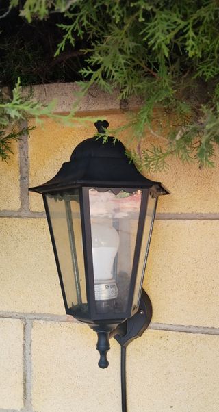 Aplique exterior negro - metal y cristal
