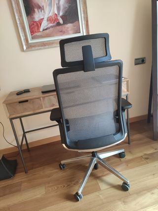 Silla oficina ergonómica negra