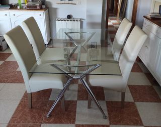 Mesa cristal y sillones de polipiel
