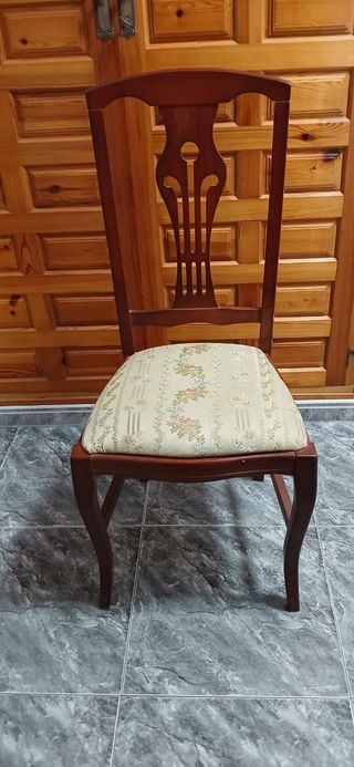 2 Sillas clásicas madera-tela