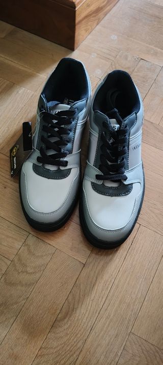 Zapatillas Inside grises y negras