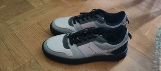 Zapatillas Inside grises y negras