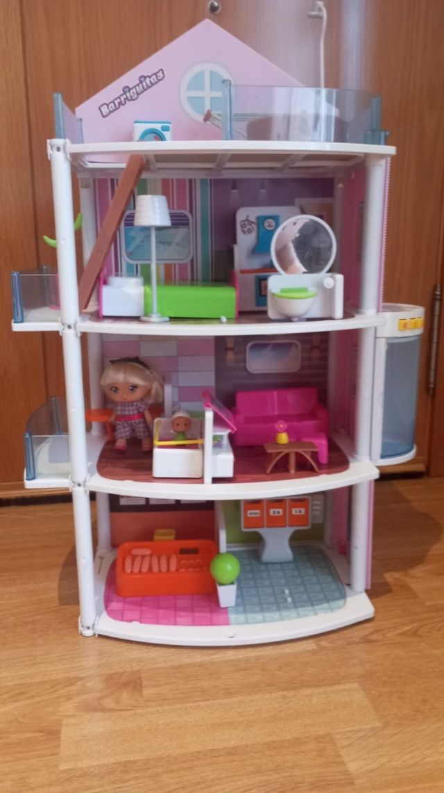 Casa Barriguitas Famosa: Edificio Loco