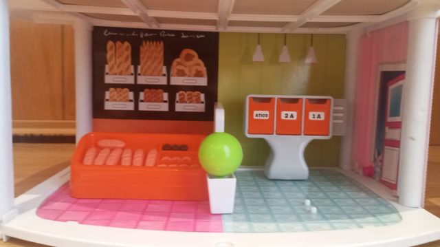 Casa Barriguitas Famosa: Edificio Loco