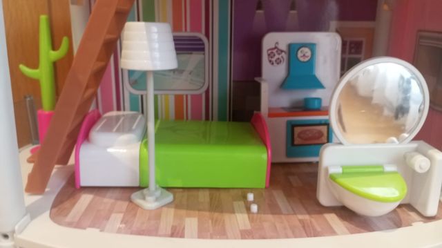 Casa Barriguitas Famosa: Edificio Loco