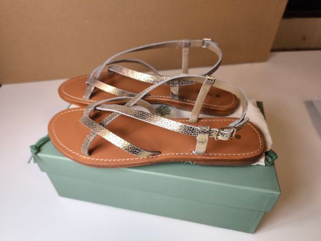 Sandalias planas piel Hoss Intropia dorado 
t40