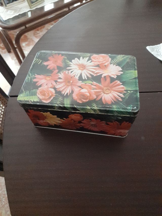 Caja metálica vintage Cola Cao