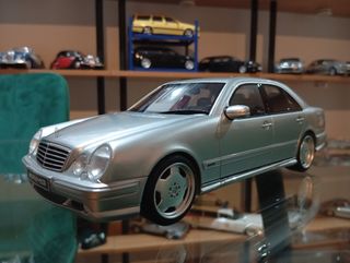 Mercedes Benz W210 AMG E55 escala 1:18 otto