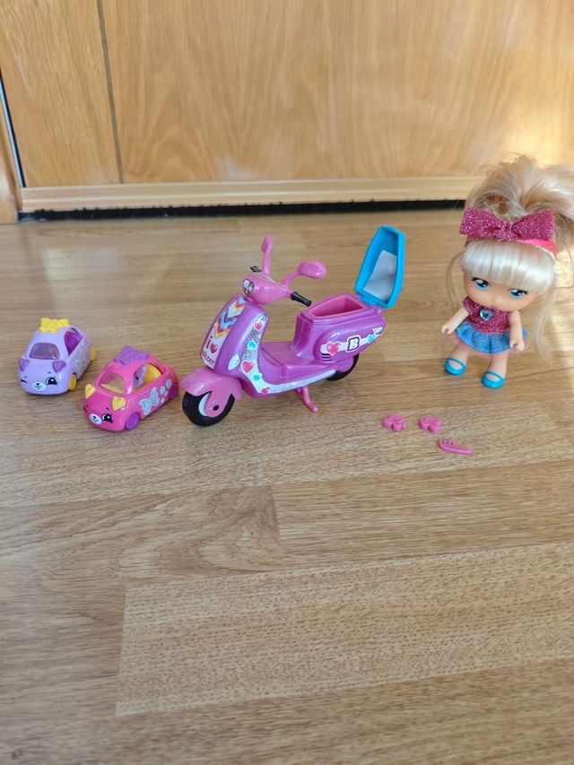 Muñeca Barriguitas y moto rosa +2 cochecitos extra