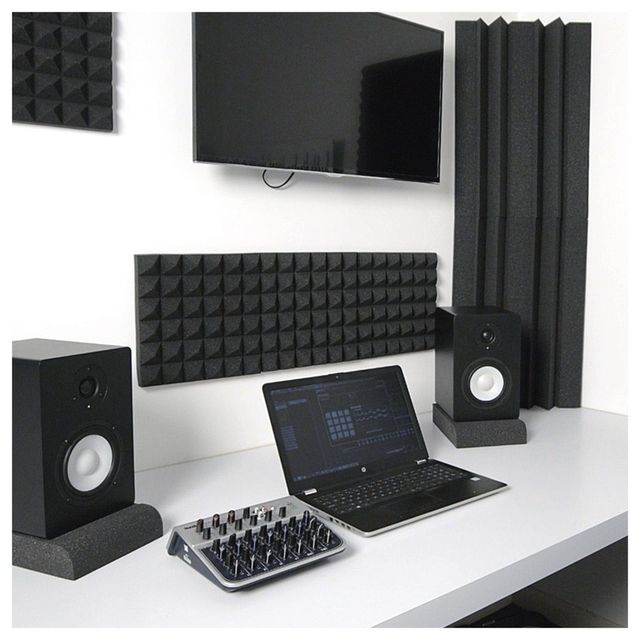 2 pannelli acustici ignifughi PIRAMIDALI ALTI 5 CM