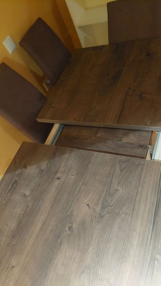 Mesa extensible de madera marrón