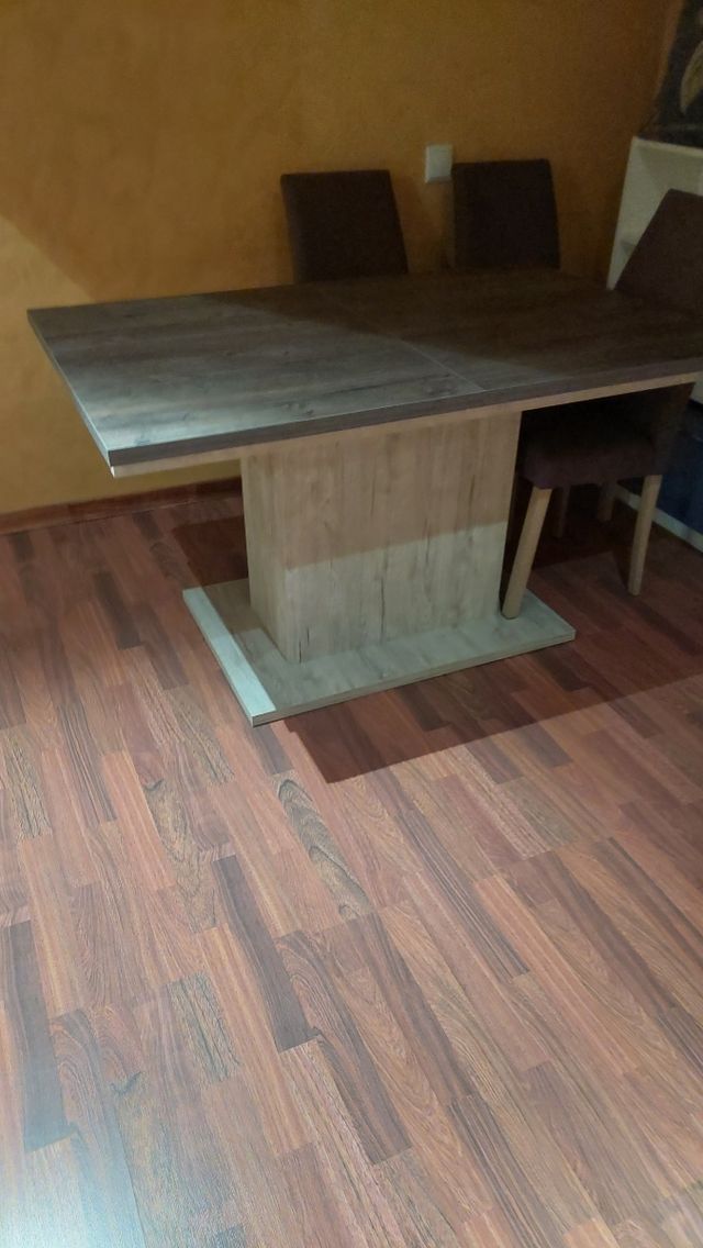 Mesa extensible de madera marrón