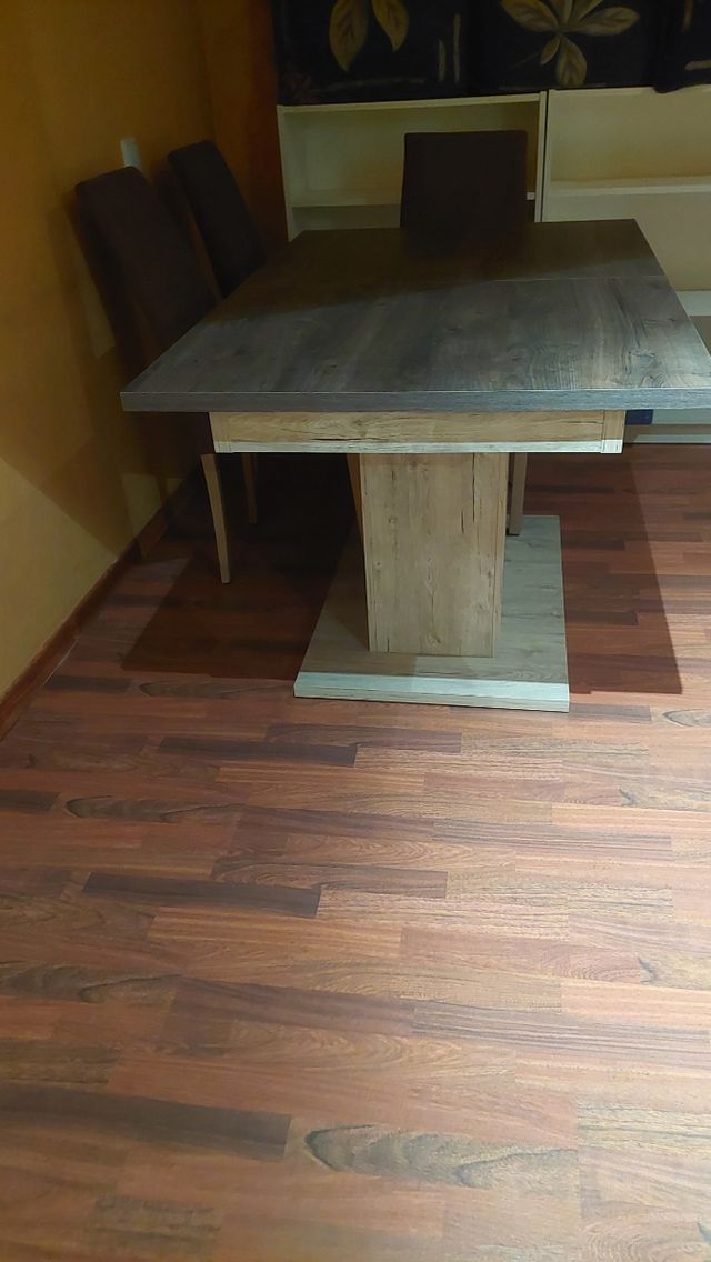 Mesa extensible de madera marrón